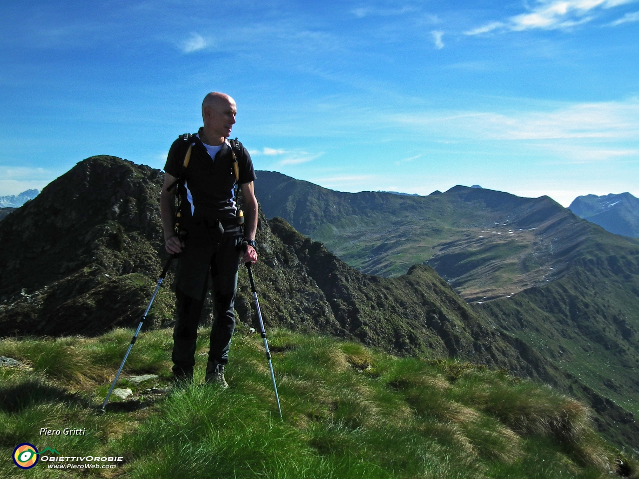 28 In vetta al Pizzo Rotondo (2237 m.)... .JPG